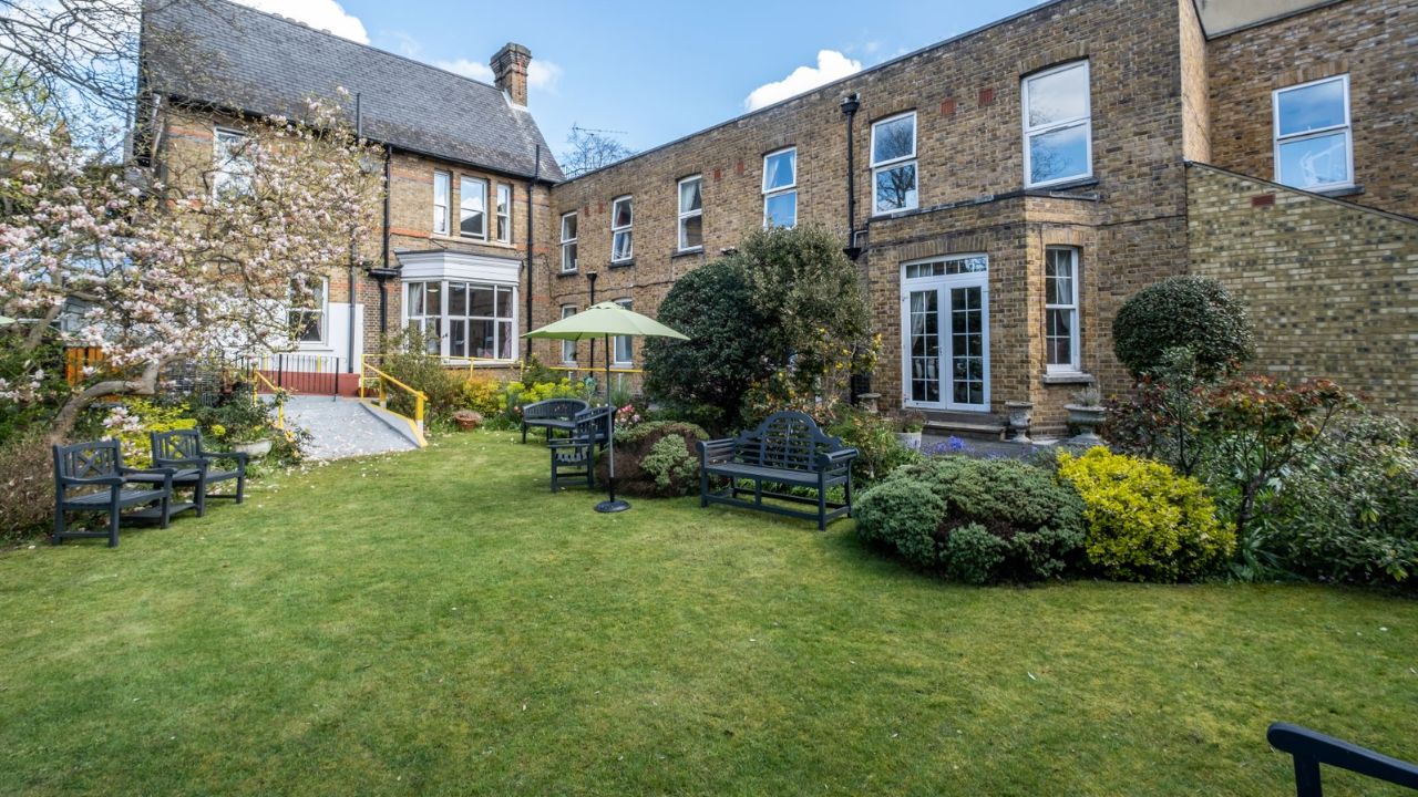 Alexander-house-garden